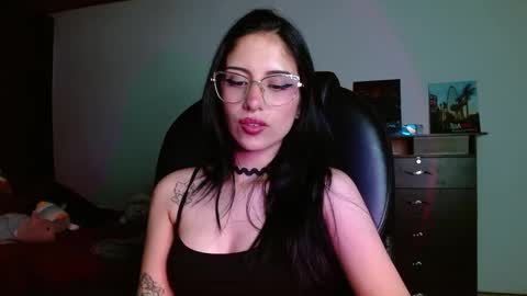   Independent Model online show from November 27, 10:50 pm