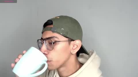 Ash online show from December 18, 1:23 am