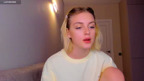 Snapshot of ashbunny_ chatting on December 7, 5:48 pm your pretty Ashley online show from December 7, 5:48 pm