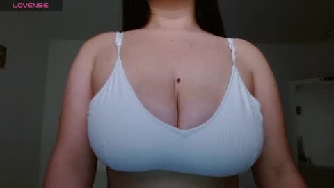 Snapshot of ashley33_ chatting on October 25, 4:57 am Ashley online show from October 25, 4:57 am