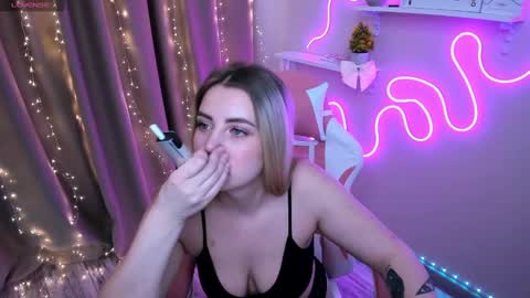 Snapshot of ashley__rous chatting on March 4, 2:38 am Ashley online show from March 4, 2:38 am