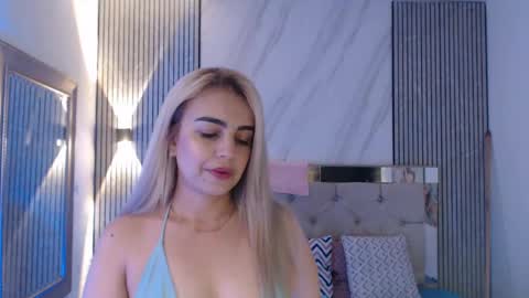 ashley__tylor online show from April 18, 2:24 am