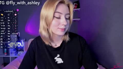 Snapshot of ashley_fly chatting on September 21, 7:12 am ashley_fly online show from September 21, 7:12 am
