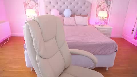 ashleybaee online show from May 29, 11:30 am