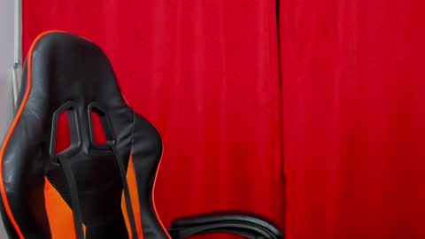 Snapshot of ashleytravis_ chatting on January 9, 2:54 am online show from January 9, 2:54 am