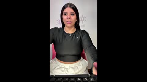 Snapshot of ashleyy18__ chatting on February 6, 8:45 pm Ashleyy18   online show from February 6, 8:45 pm