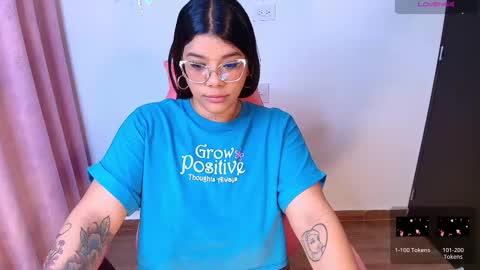 Snapshot of ashleyy18__ chatting on February 17, 9:24 am Ashleyy18   online show from February 17, 9:24 am