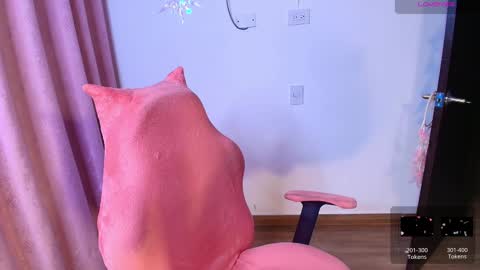 Snapshot of ashleyy18__ chatting on February 22, 9:45 am Ashleyy18   online show from February 22, 9:45 am