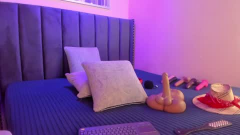 ashlye_miller_ online show from May 30, 8:07 pm