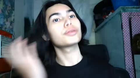 asian_babyboi online show from June 5, 7:58 am