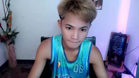 asian_lover05 online show from September 25, 4:03 pm