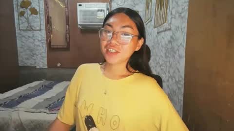 Snapshot of asian_rhean chatting on October 25, 12:22 am Rhean online show from October 25, 12:22 am