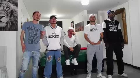 Snapshot of asmodeus7100 chatting on September 19, 6:33 pm THOMAS AND DAMIAND online show from September 19, 6:33 pm