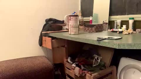 Kali Mah The Divine Adjacent online show from April 22, 12:51 am