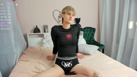 Snapshot of astrellia chatting on October 18, 7:07 pm Diana online show from October 18, 7:07 pm