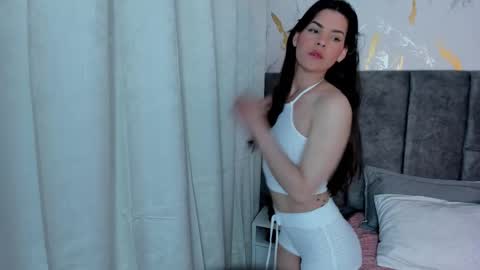 astrid_velle online show from December 17, 4:30 am