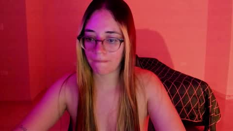 Snapshot of atenas__05 chatting on September 16, 9:23 am atenas online show from September 16, 9:23 am