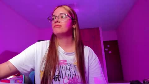 Snapshot of atenas__05 chatting on March 5, 9:37 pm atenas online show from March 5, 9:37 pm