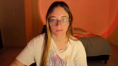 Snapshot of atenas__05 chatting on October 21, 10:09 am atenas online show from October 21, 10:09 am