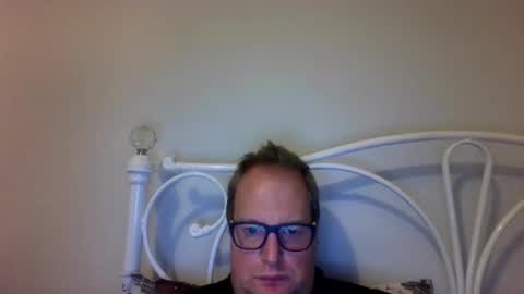 yoursissy online show from June 4, 12:49 am