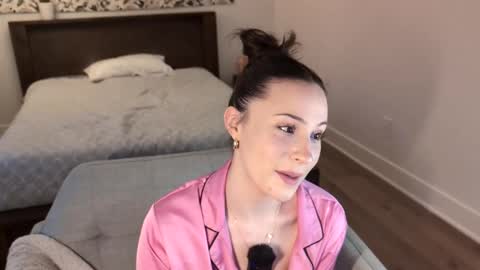 Miss Audrey online show from February 2, 10:39 pm