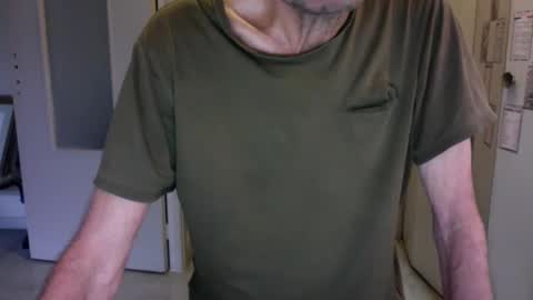 Snapshot of auguste061400 chatting on February 19, 9:28 am auguste061400 online show from February 19, 9:28 am