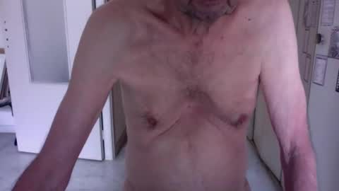 Snapshot of auguste061400 chatting on February 27, 9:29 am auguste061400 online show from February 27, 9:29 am