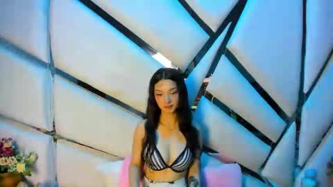 aurora online show from February 7, 5:49 pm