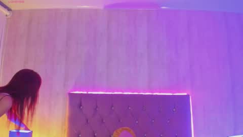 Snapshot of aurora_bellmont chatting on October 24, 4:35 am Aurora  online show from October 24, 4:35 am