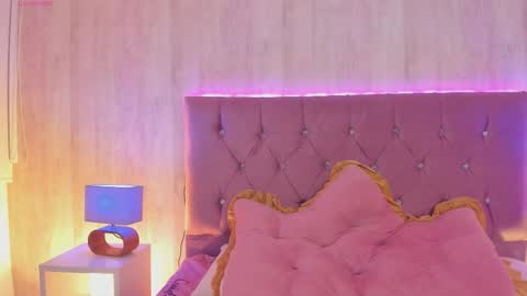 Aurora  online show from October 25, 5:19 am