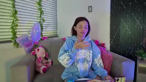 Aurora  online show from June 10, 1:43 pm