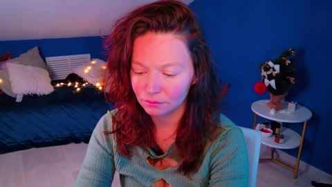 auroraborealis__ online show from January 11, 6:52 am