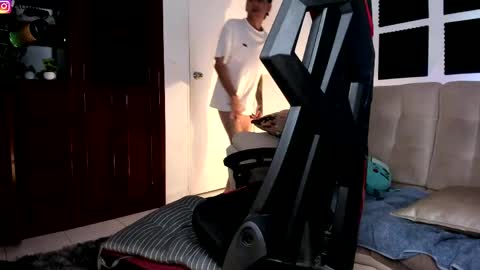 Austin online show from April 16, 9:39 pm