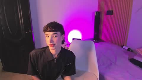 austin_rouse online show from February 13, 8:01 pm