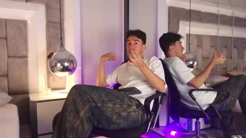 austinreeds online show from May 17, 1:09 pm