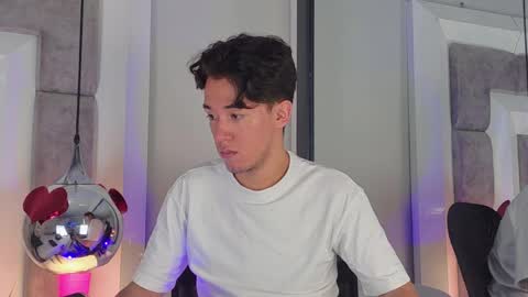 austinreeds online show from April 6, 2:29 pm