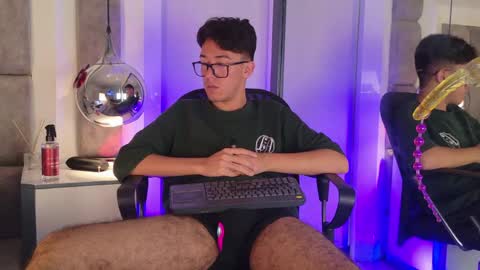 austinreeds online show from May 12, 4:05 pm