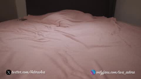 Ava online show from November 7, 5:15 pm