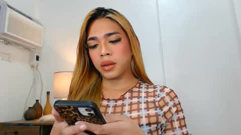 Ava online show from October 1, 6:01 am