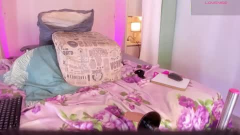 EVA  online show from March 26, 9:20 pm