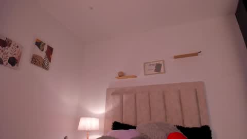 Snapshot of avaline_blanc chatting on February 14, 3:22 am Avaline Help me reach 100 likes TRANSMISSION EVERY DAY FROM 39 PM online show from February 14, 3:22 am