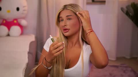 Carina online show from September 11, 6:53 pm