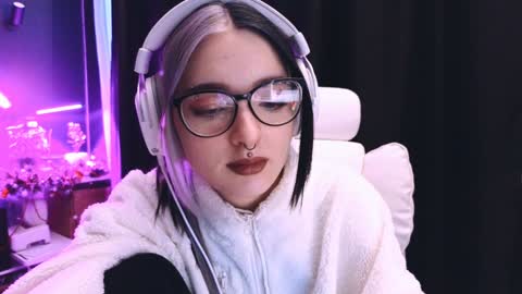 Avriel online show from January 26, 2:14 am