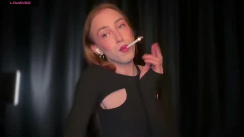 avril_pearly_ online show from May 31, 6:42 pm