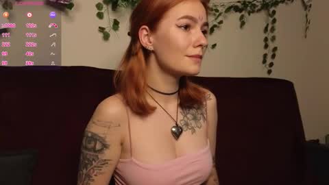 Snapshot of aww_burn chatting on October 2, 2:54 am Tris online show from October 2, 2:54 am