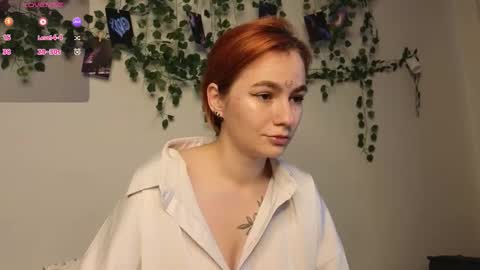 Snapshot of aww_burn chatting on October 29, 3:30 am Tris online show from October 29, 3:30 am