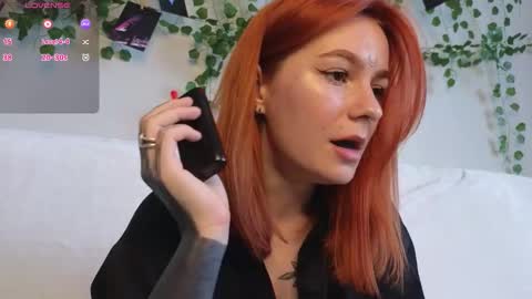 Snapshot of aww_burn chatting on October 19, 5:01 am Tris online show from October 19, 5:01 am