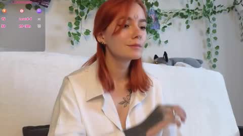 Snapshot of aww_burn chatting on October 18, 5:00 am Tris online show from October 18, 5:00 am