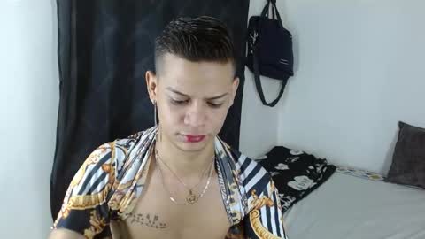 Snapshot of axcel_boy chatting on October 8, 12:00 pm axcel online show from October 8, 12:00 pm