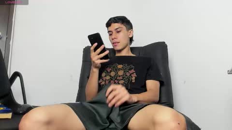 axel davis  online show from December 23, 1:56 am